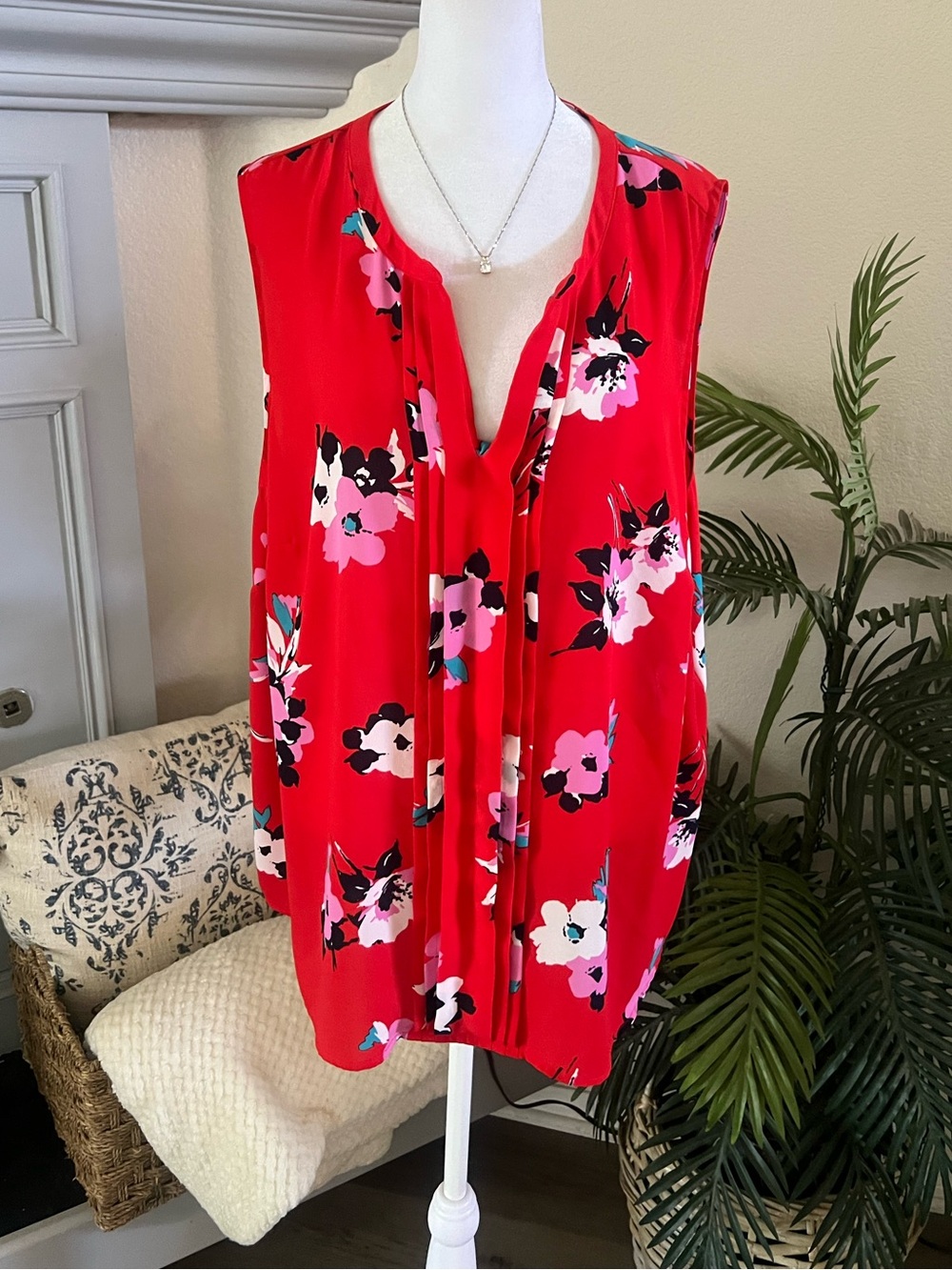 41 Hawthorn Red Floral Sleeveless Tie-Front Blouse